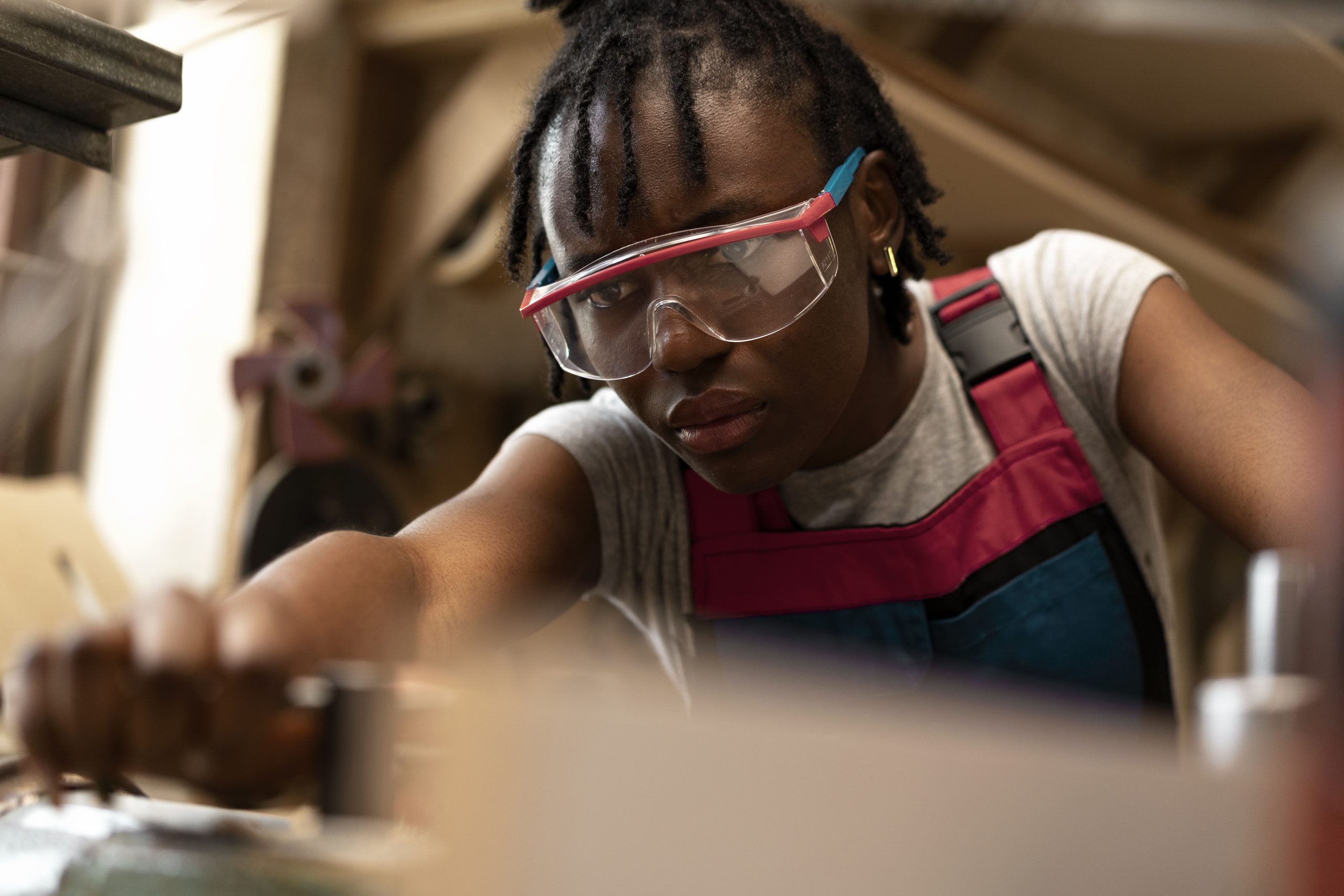 medium shot woman carpenter with goggles